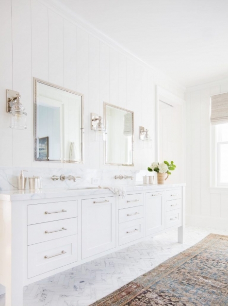 Awesome White Bathroom Interior Image