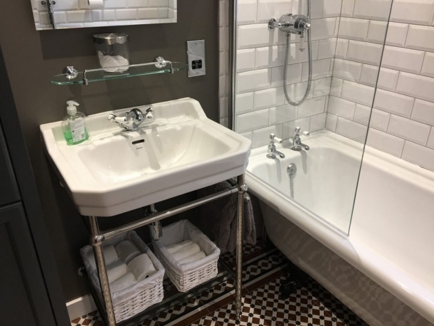 Classy Bathroom Design Edinburgh Area Pic
