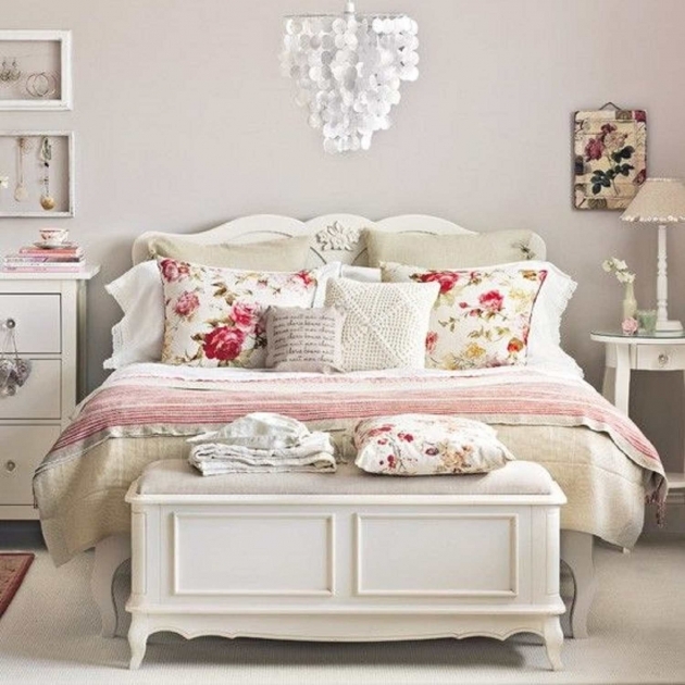 Classy Vintage Bedroom Decor Photo