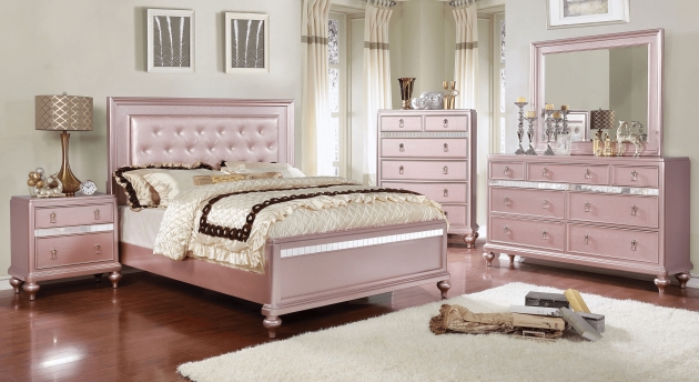 Good Gold Bedroom Chairs Image