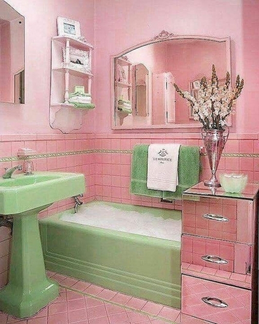 Inspiring Retro Bathroom Decor Image