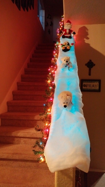 Interesting Pinterest Christmas Stairs Decor Pic