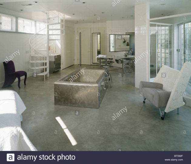 Stylish Sofa For Bathroom Pic