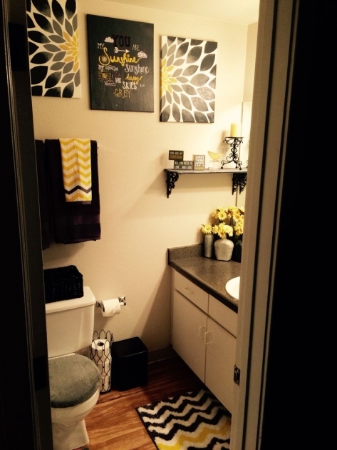 Top Bathroom Yellow Decor Pic