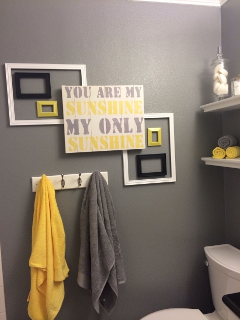 Top Yellow Grey And White Bathroom Decor Photo